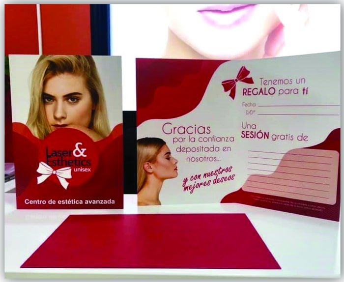Folletos de un centro de estética avanzada